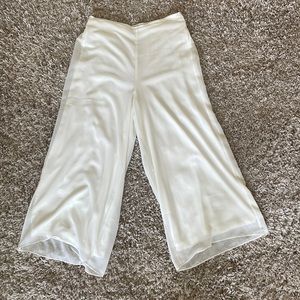 CHICOS Marla Wynne White Flow Capri Pants